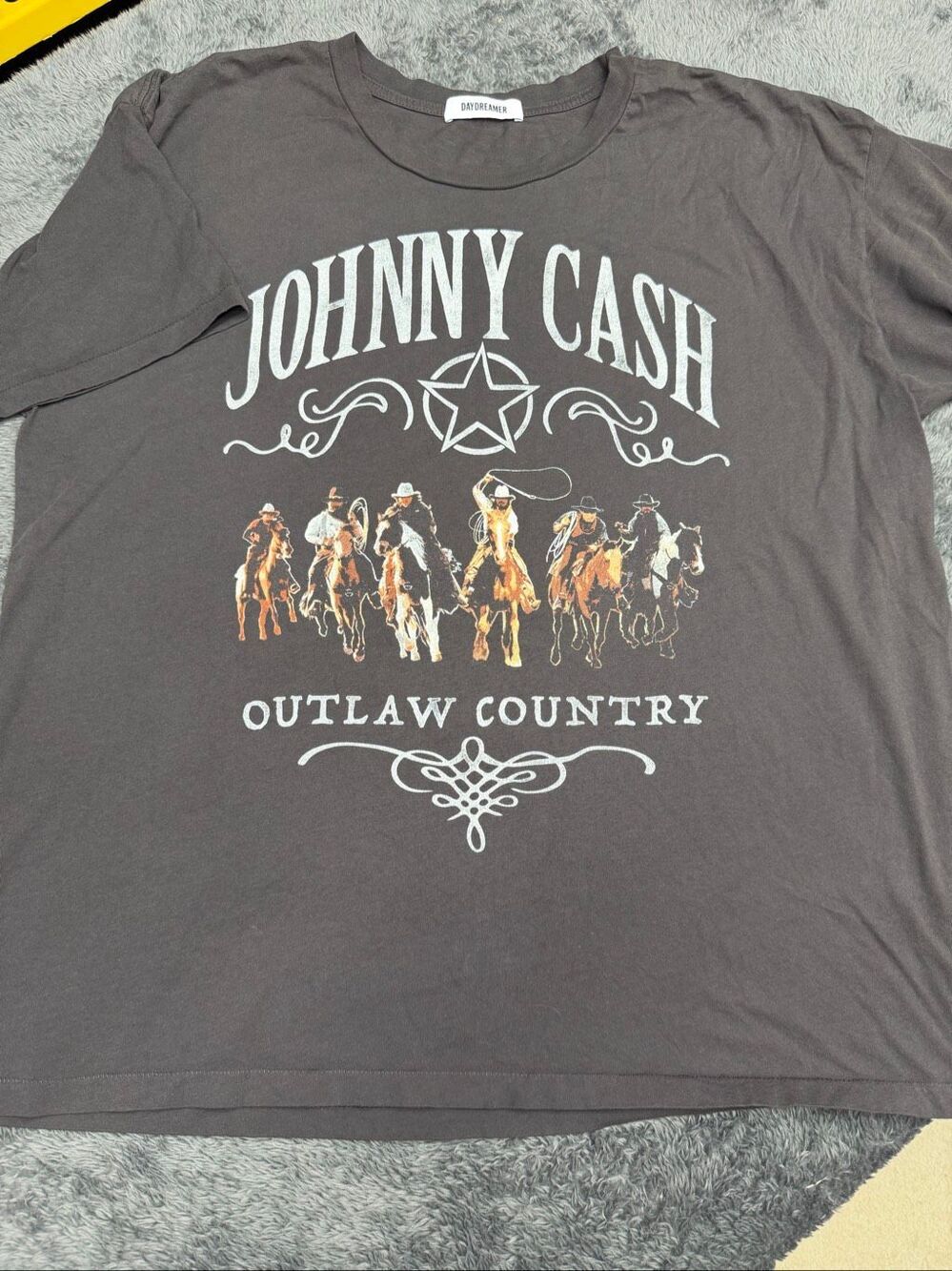 Daydreamer Johnny Cash Outlaw Country Graphic T-Shirt in Men’s Large!